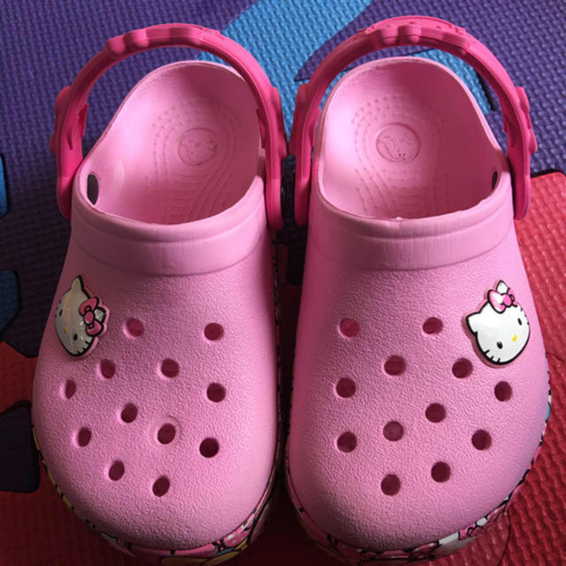 crocs(クロックス)のみーちん様専用 キッズ/ベビー/マタニティのキッズ靴/シューズ(15cm~)(サンダル)の商品写真