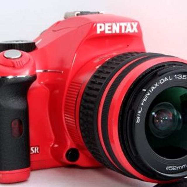PENTAX(ペンタックス)の❤️お洒落なレッドボディ❤️PENTAX k-x レンズキット❤️ スマホ/家電/カメラのカメラ(デジタル一眼)の商品写真