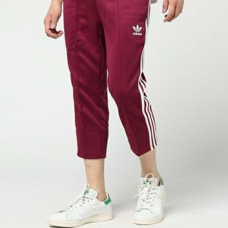 アディダス(adidas)の美品！adidas〈SST RELAX CROPPED PANTS〉(その他)