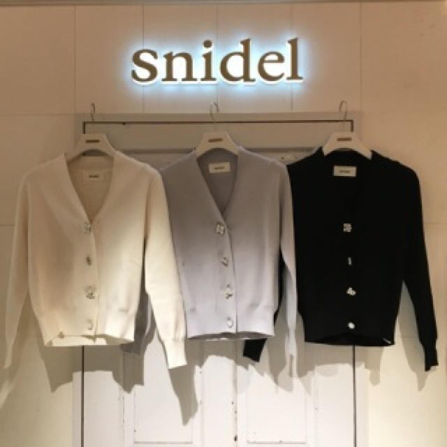 SNIDEL(スナイデル)のビジューカーディガン♡ レディースのトップス(カーディガン)の商品写真