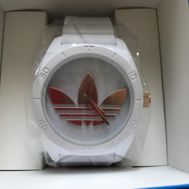 adidas(アディダス)の【新品未使用】adidas 白黒 腕時計 メンズの時計(腕時計(アナログ))の商品写真