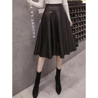 ザラ(ZARA)のレザーフレアスカート(ひざ丈スカート)