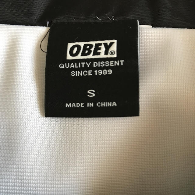 OBEY(オベイ)のOBEY SMALL TALK coach jacket コーチジャケット メンズのジャケット/アウター(ナイロンジャケット)の商品写真