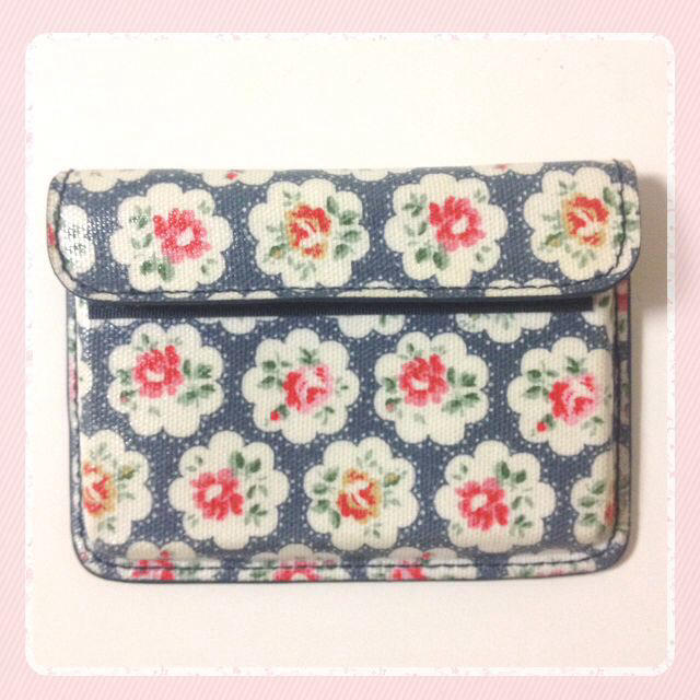 Cath Kidston(キャスキッドソン)のキャス♡フラワーカードケース レディースのファッション小物(名刺入れ/定期入れ)の商品写真