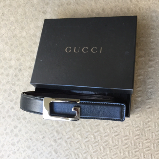 Gucci(グッチ)のGUCCIメンズベルト黒とこげ茶リバーシブル可能シリアル番号写真添付済み メンズのファッション小物(ベルト)の商品写真