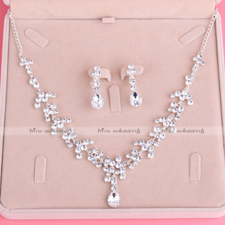 ❁高品質❁ウエディング 2点セット❁ネックレス＆イヤリングorピアス(ウェディングドレス)