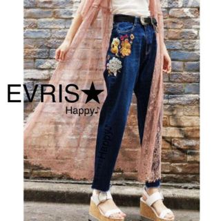 エヴリス(EVRIS)のEVRIS 刺繍デニムパンツ★新品★jouetie ZARA MURUA(デニム/ジーンズ)