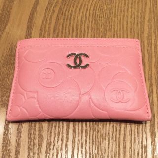 シャネル(CHANEL)の《中古美品》シャネル カメリア カードケース(名刺入れ/定期入れ)