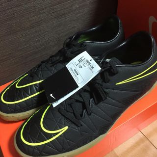 ナイキ(NIKE)の新品未使用★タグ付き★NIKE★ナイキ★フットサルシューズ★27cm(シューズ)