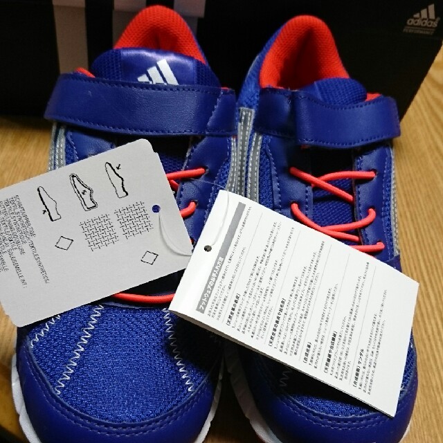 adidas(アディダス)の新品★adidas★靴21,5 キッズ/ベビー/マタニティのキッズ靴/シューズ(15cm~)(スニーカー)の商品写真