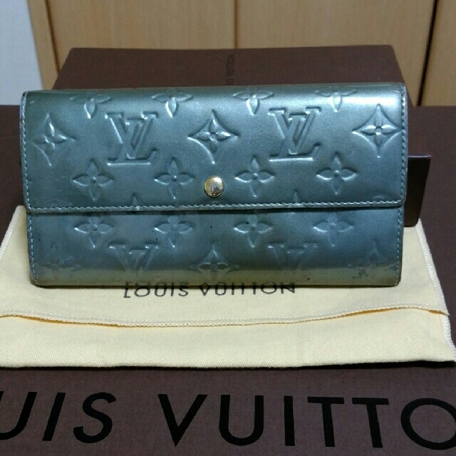 LOUIS VUITTON(ルイヴィトン)のLOUIS VUITTON　ヴェルニ「ポルトフォイユサラ」長財布 レディースのファッション小物(財布)の商品写真