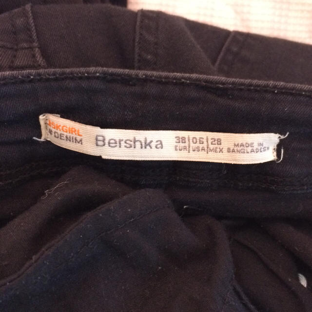 Bershka(ベルシュカ)のBershkaのアンクル丈スキニー レディースのパンツ(スキニーパンツ)の商品写真