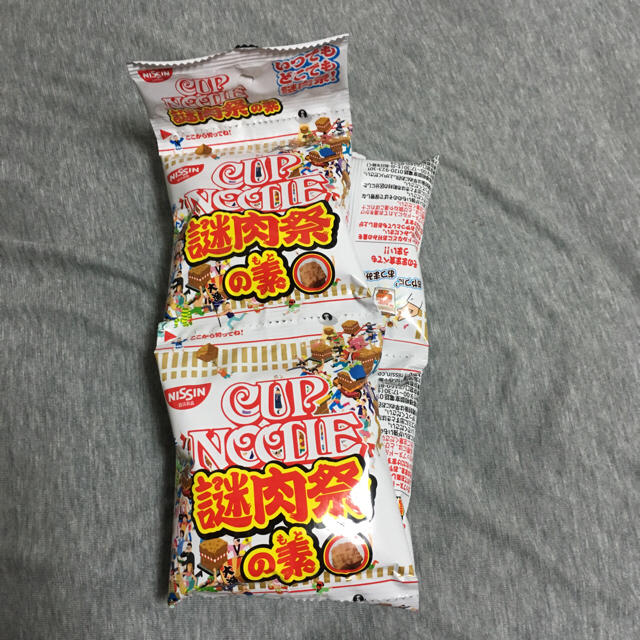 日清食品(ニッシンショクヒン)のカップヌードル謎肉祭の素４連パック 食品/飲料/酒の加工食品(インスタント食品)の商品写真