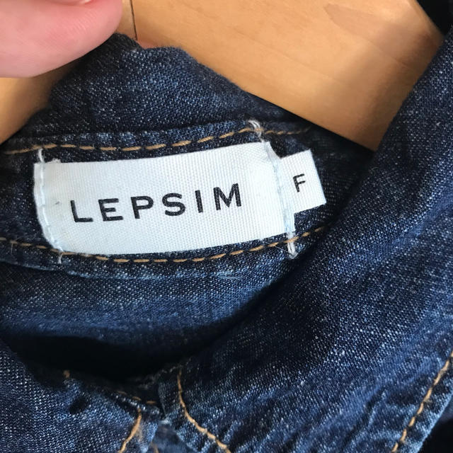 LEPSIM(レプシィム)のLEPSIM デニムワンピース レディースのワンピース(ひざ丈ワンピース)の商品写真