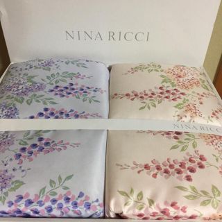 ニナリッチ(NINA RICCI)の★ フーちゃん様専用 ニナリッチ 羽毛肌掛け布団 ２枚組 ウォッシャブル(布団)