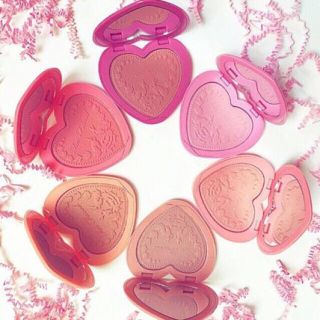 トゥフェイス(Too Faced)のToo Faced トゥーフェイス ハートチークLove Flush 日本未入荷(チーク)