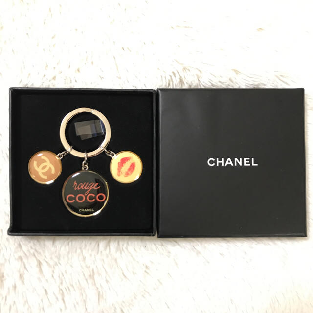 CHANEL(シャネル)の新品未使用 CHANEL ルージュココキーホルダーチャーム レディースのファッション小物(キーホルダー)の商品写真