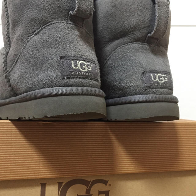 UGG(アグ)のUGG クラシカルブーツ★グレー★美品★23cm レディースの靴/シューズ(ブーツ)の商品写真