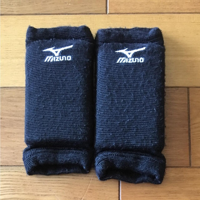 MIZUNO(ミズノ)のミズノ肘サポーター スポーツ/アウトドアのスポーツ/アウトドア その他(バレーボール)の商品写真