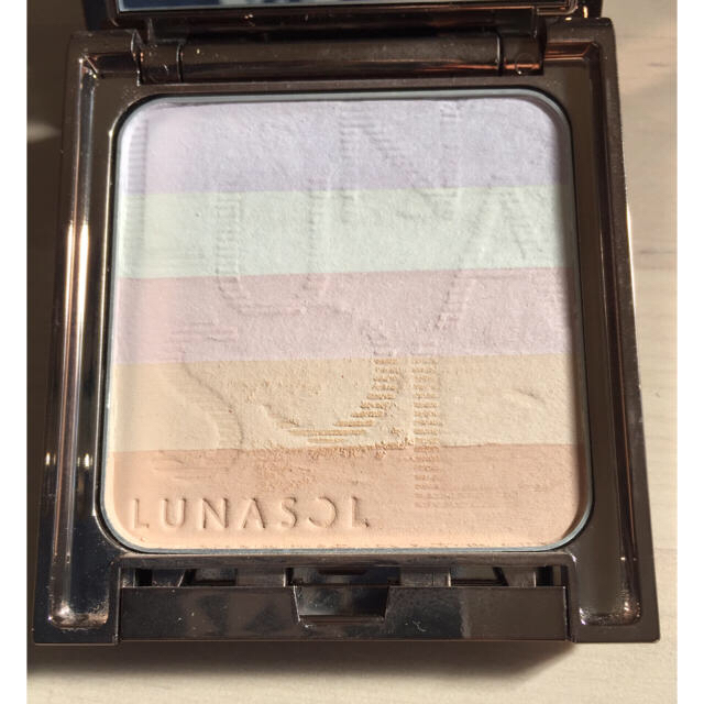 LUNASOL(ルナソル)の美品✩︎⡱ルナソル★フェイスパウダー コスメ/美容のベースメイク/化粧品(フェイスパウダー)の商品写真