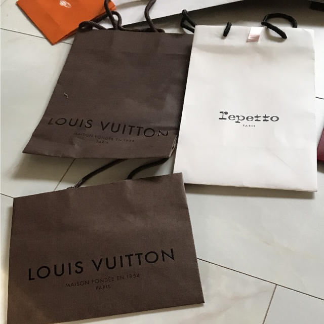 LOUIS VUITTON(ルイヴィトン)のブランド 紙袋 まとめ売り ショッパー いろいろ レディースのバッグ(ショップ袋)の商品写真