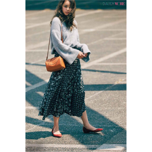 moussy(マウジー)の新品タグ付き MOUSSY 花柄マキシスカート roku todayful レディースのスカート(ロングスカート)の商品写真