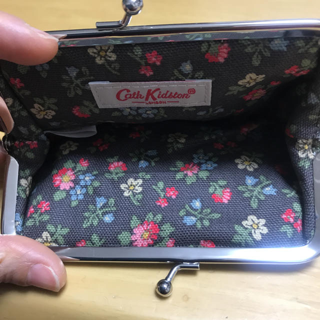 Cath Kidston(キャスキッドソン)の値下げ！送料込！新品未使用！Cath kidstonのがま口ポーチ💕 レディースのファッション小物(ポーチ)の商品写真