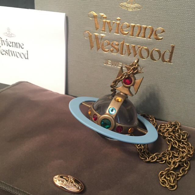 Vivienne Westwood(ヴィヴィアンウエストウッド)の⭐️付属品付き ジャイアントオーブ ネックレス ヴィヴィアンウエストウッド レディースのアクセサリー(ネックレス)の商品写真