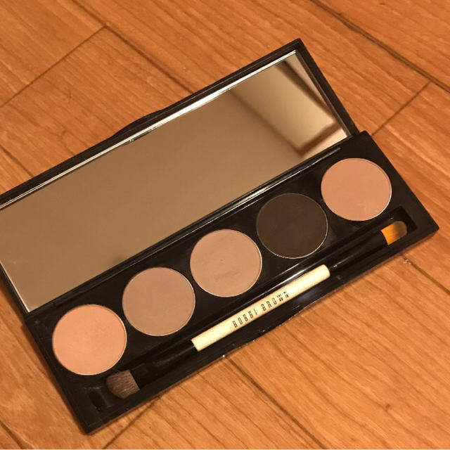 BOBBI BROWN(ボビイブラウン)のボビイ ブラウン ヌード オン ヌード アイ パレット コスメ/美容のベースメイク/化粧品(アイシャドウ)の商品写真