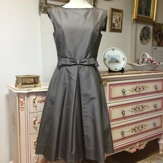 フォクシー(FOXEY)の大変美品☆フォクシーBOUTIQUE　ドレス　ブロンズシック☆４０♪(ひざ丈ワンピース)