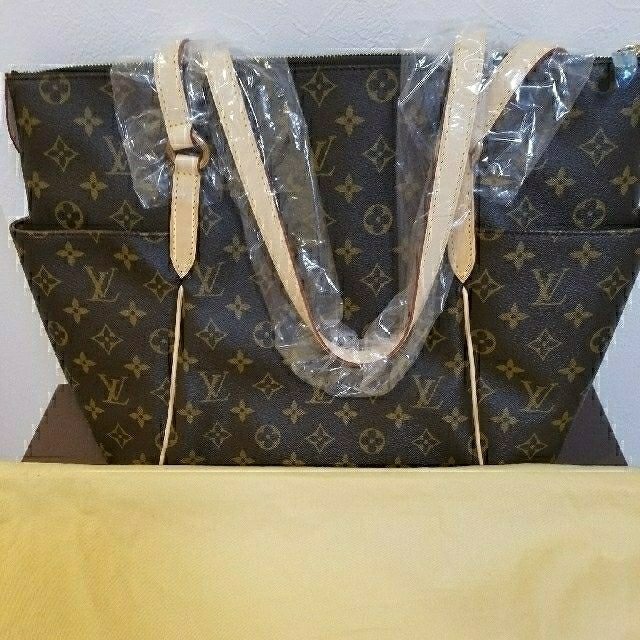 LOUIS VUITTON(ルイヴィトン)のお値下げ！希少品、新品、未使用、ルイヴィトンバック、トータリーMM正規品 レディースのバッグ(トートバッグ)の商品写真