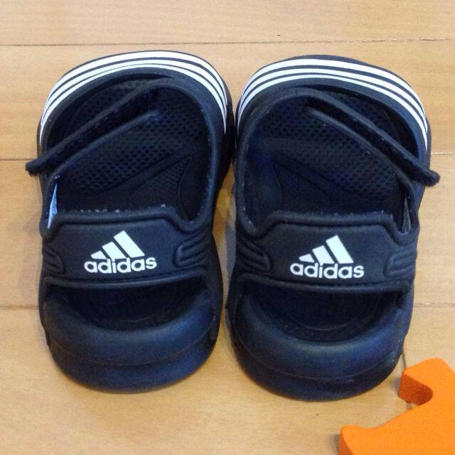 adidas(アディダス)のキッズサンダル AKWAH 13cm キッズ/ベビー/マタニティのキッズ靴/シューズ(15cm~)(その他)の商品写真