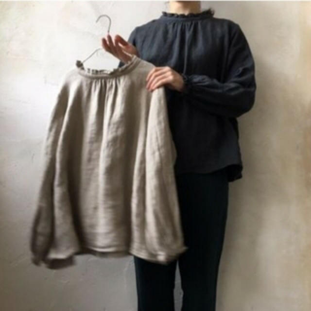 nest Robe(ネストローブ)のネストローブ スタンドフリルブラウス レディースのトップス(シャツ/ブラウス(長袖/七分))の商品写真