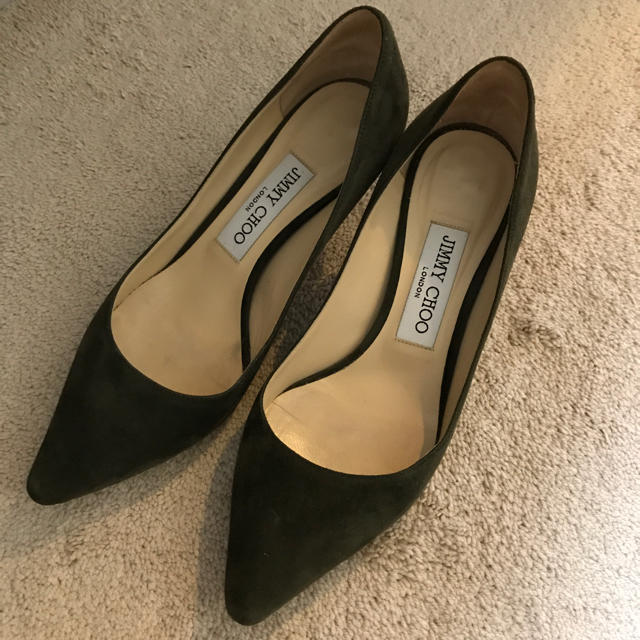 JIMMY CHOO(ジミーチュウ)のJimmy Choo スエード カーキ モスグリーン パンプス レディースの靴/シューズ(ハイヒール/パンプス)の商品写真