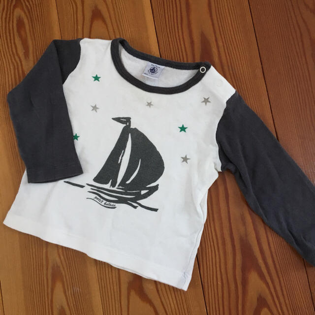 PETIT BATEAU(プチバトー)のプチバトー☆12m/74㎝長袖Tシャツ キッズ/ベビー/マタニティのベビー服(~85cm)(シャツ/カットソー)の商品写真