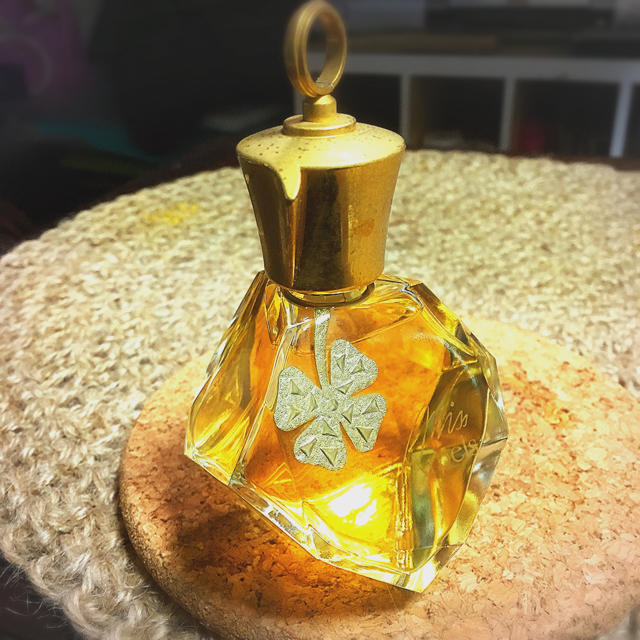 Van Cleef & Arpels(ヴァンクリーフアンドアーペル)の【 VAN CLEEF&ARPELS 】ミス アーペル EDT 50ml  コスメ/美容の香水(香水(女性用))の商品写真