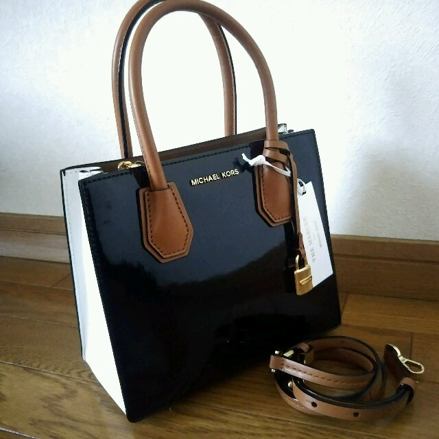 Michael Kors(マイケルコース)のMai様専用★CLASSY VERY掲載★最新作 マイケルコース 2wayバッグ レディースのバッグ(ショルダーバッグ)の商品写真