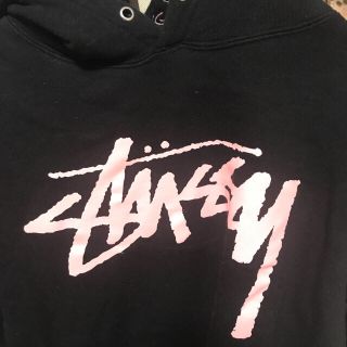 ステューシー(STUSSY)のSTUSSY ピンクパーカー(パーカー)