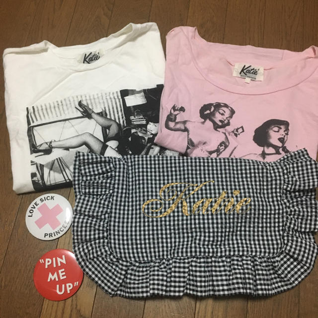 katie Tシャツ 缶バッジ フリルバッグ セット