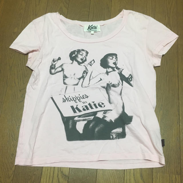 Katie(ケイティー)のkatie Tシャツ 缶バッジ フリルバッグ セット レディースのトップス(Tシャツ(半袖/袖なし))の商品写真