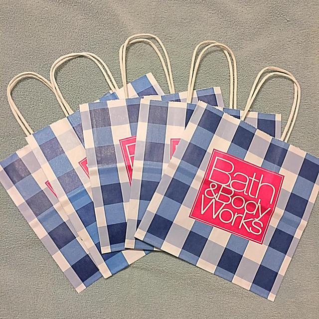 Bath & Body Works(バスアンドボディーワークス)のBath & Body Works 5枚 紙袋 レディースのバッグ(ショップ袋)の商品写真