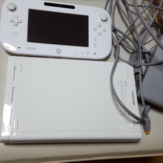 Wii U(ウィーユー)のwiiu 本体 32gb  マリオブラザーズu wiiパーティ エンタメ/ホビーのゲームソフト/ゲーム機本体(家庭用ゲーム機本体)の商品写真