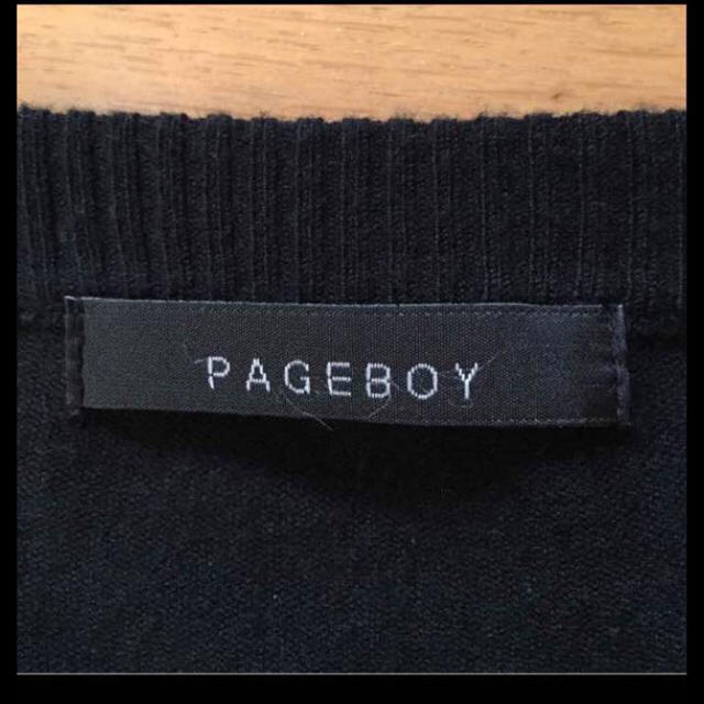 PAGEBOY(ページボーイ)のPAGEBOY ページボーイ 全部ボタンが違う黒のカーディガン レディースのトップス(カーディガン)の商品写真