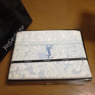 Yves Saint Laurent Beaute(毛布)のフリマアイテム一覧 Yves Saint Laurent Beaute(毛布)のフリマアイテム一覧