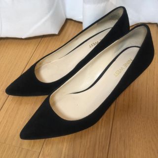 ナインウエスト(NINE WEST)のNINE WEST 23.5cm（黒スエード）ベーシックパンプス(ハイヒール/パンプス)