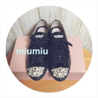 ミュウミュウ(miumiu)のmiumiu ビジュースニーカー(スニーカー)