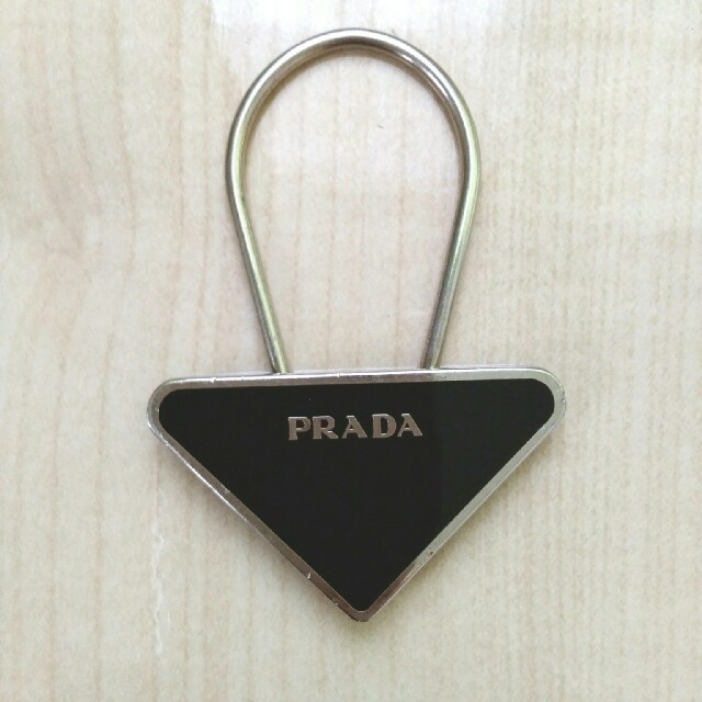 PRADA(プラダ)のPRADAキーホルダー メンズのファッション小物(キーホルダー)の商品写真