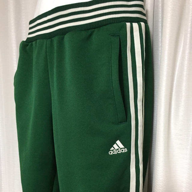 adidas(アディダス)のアディダス 緑ジャージM  きれいでオシャレ レディースのパンツ(その他)の商品写真