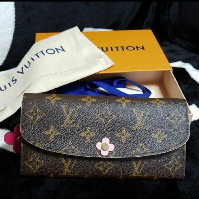 LOUIS VUITTON(ルイヴィトン)の新品  ルイヴィトン  お花のチャームファスナー 長財布 レディースのファッション小物(財布)の商品写真