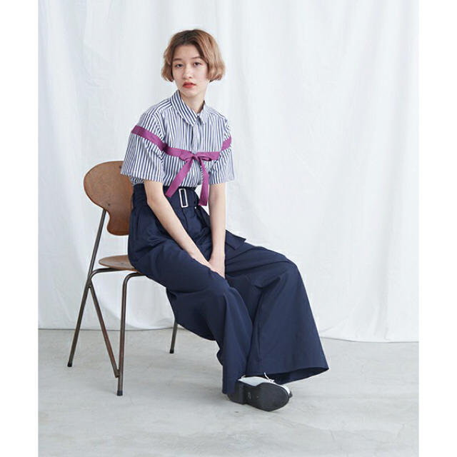 I am I(アイアムアイ)の(美品)STRIPE RIBON SHIRTS レディースのトップス(シャツ/ブラウス(半袖/袖なし))の商品写真